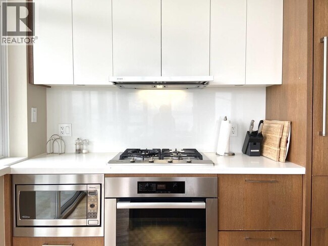 Building Photo - 1372 Seymour St