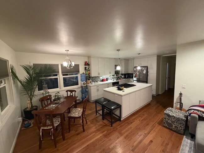 Foto del edificio - 4272 Harbinson Ave