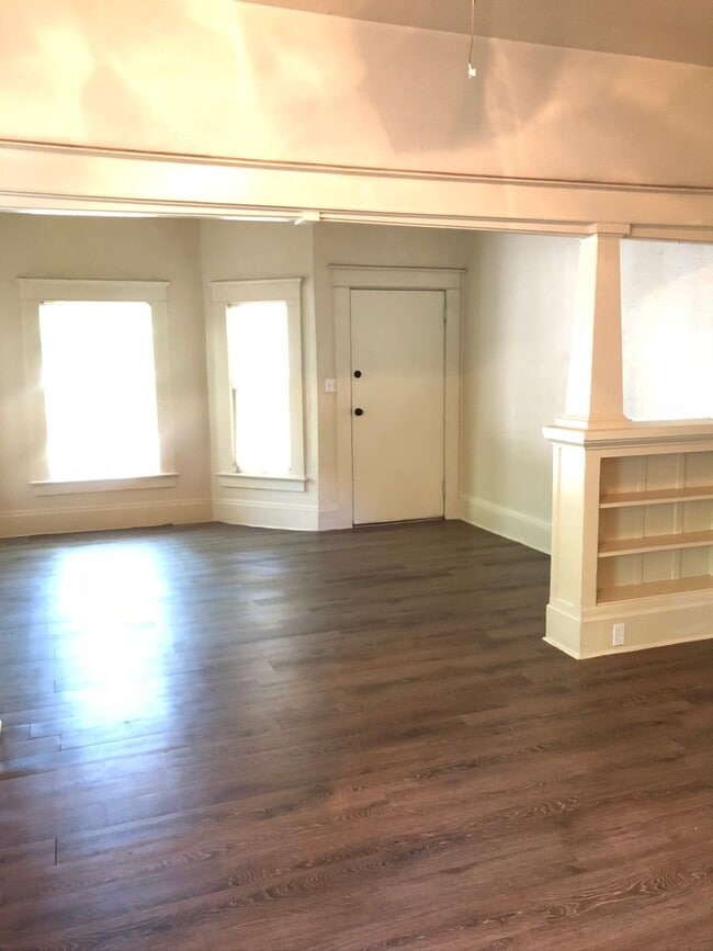 Building Photo - Adorable 7 bedroom house across from CSUC!! Available July!