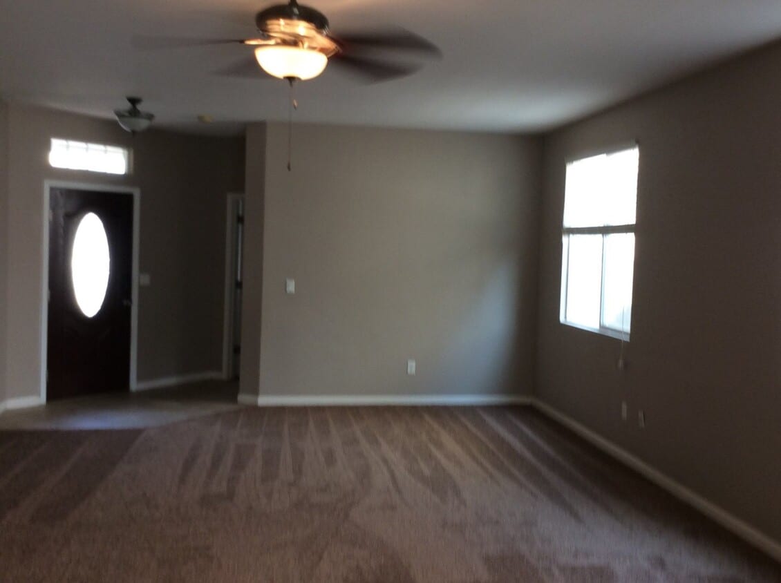 Building Photo - 1374 Bamboo St