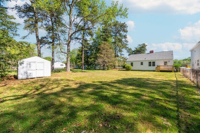 Foto del edificio - Call Sabrina Thomas at 757-767-0767 for more information