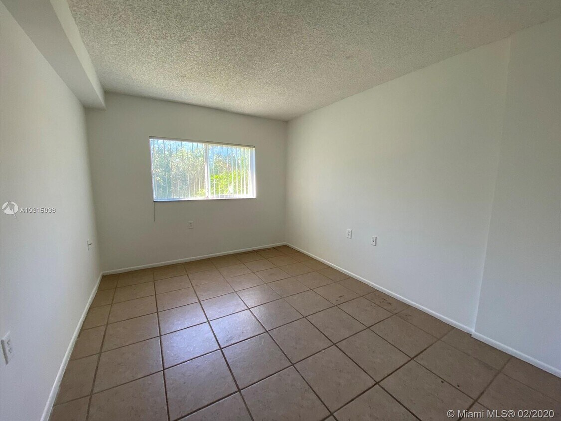 Primary Photo - 1201 Lake Victoria Dr