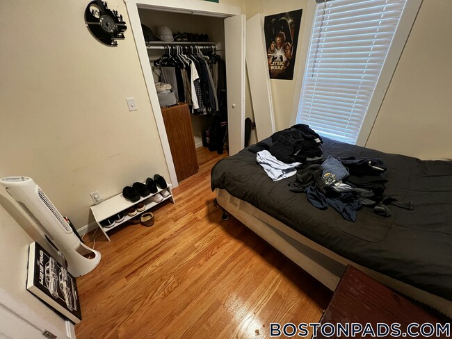 Building Photo - 525 E 3rd St