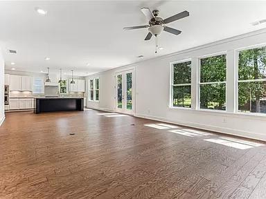 Building Photo - 5025 Reserve Dr