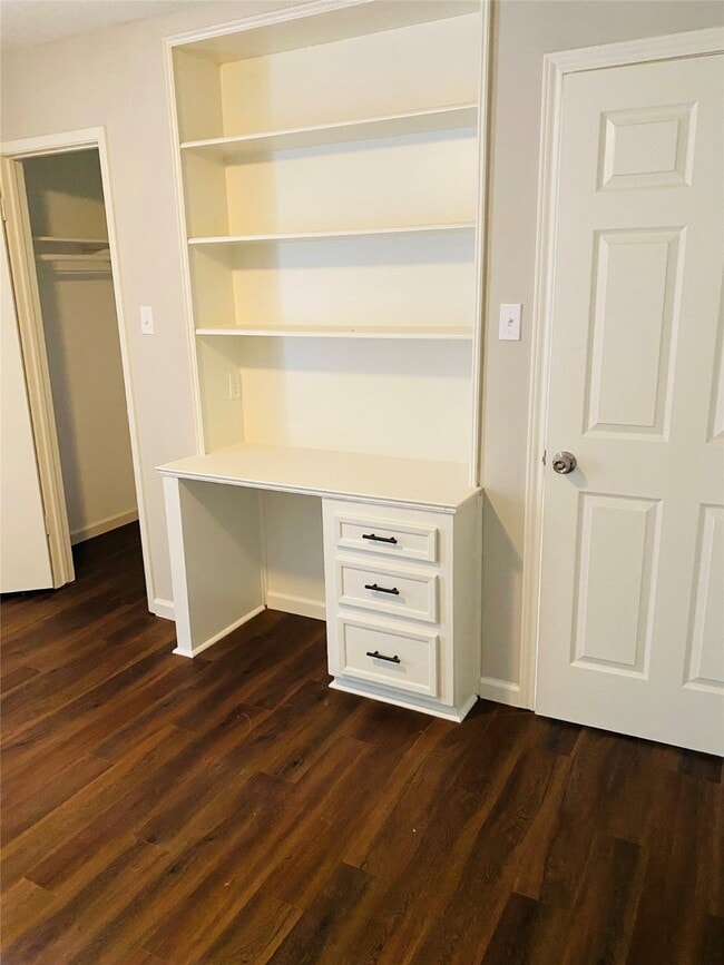 Foto del edificio - 2819 Colony Dr