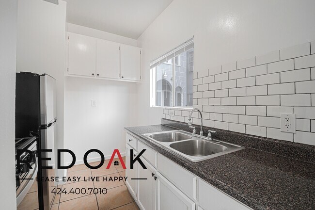 Foto del edificio - 250 Loma Dr