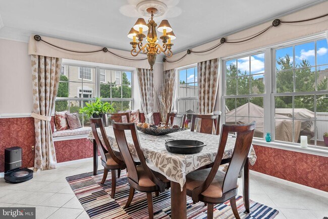 Foto del edificio - 1662 Mayfield Cir