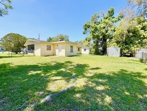 Building Photo - 1203 N Lavon Ave