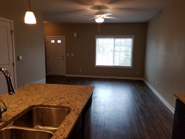 Foto del edificio - 9061 Burkwood Dr