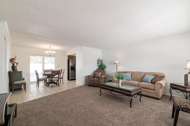 Foto del edificio - 4422 E Escondido Ave