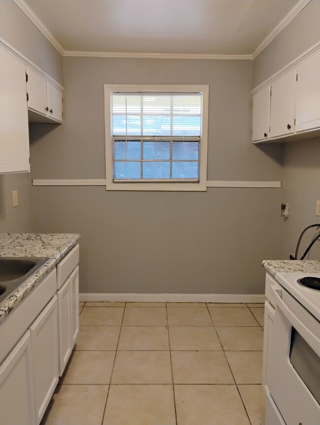 Foto del edificio - 832 Holt Dr