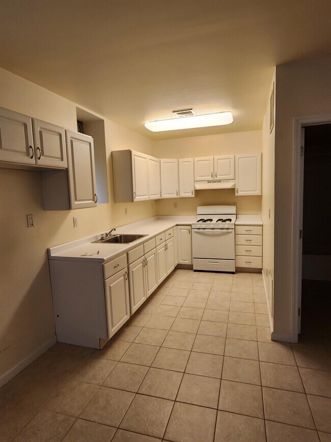 Building Photo - 33 E 36th St