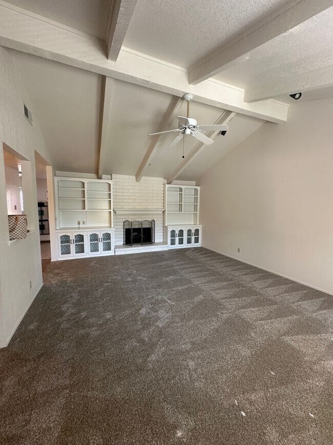 Foto del edificio - Adorable 2 bedroom 2 bathroom with 1 car garage attached