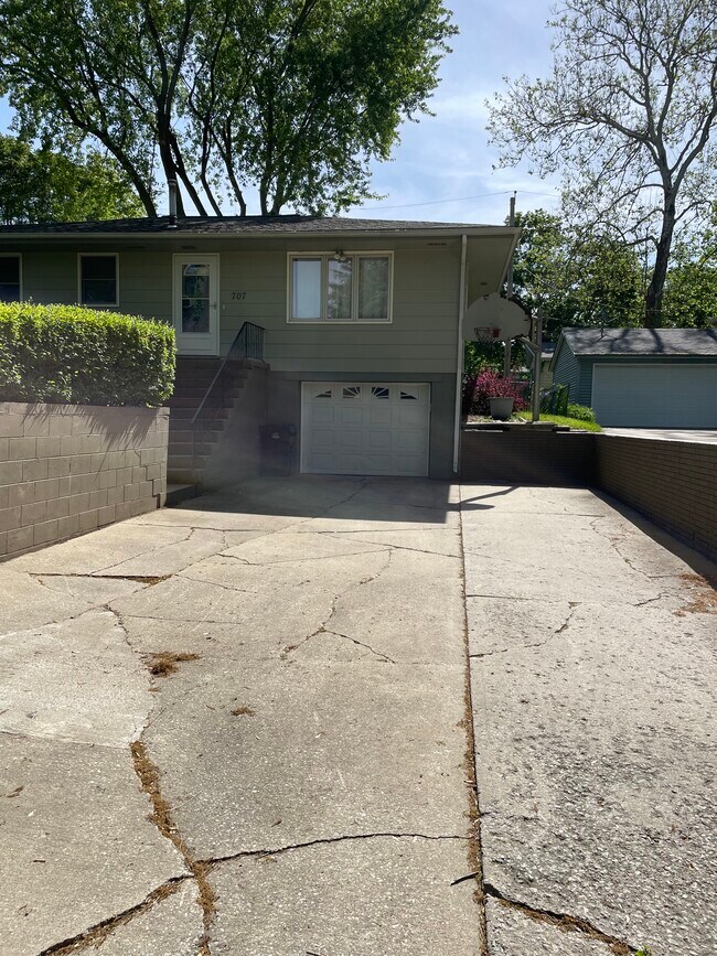 Photo - 707-713 13th Ave House