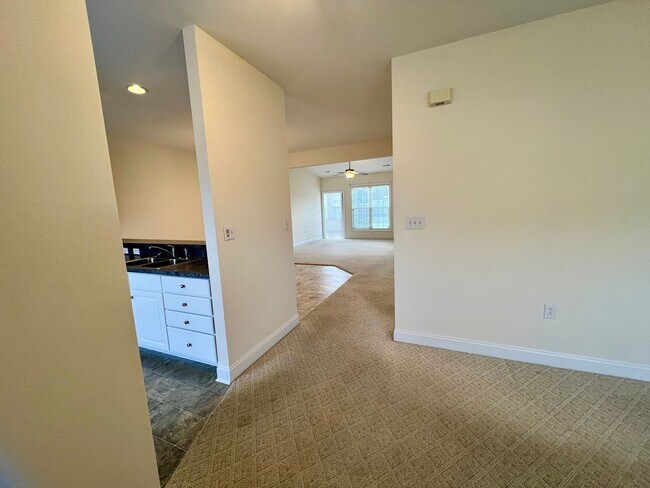 Foto del edificio - 2 Bedroom Townhouse in Campbell County