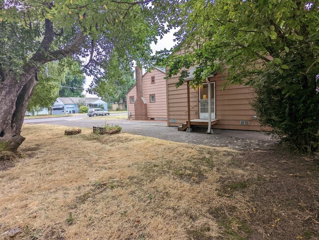 Foto del edificio - Great 1-Bedroom, 1-Bathroom 2-Story Duplex...