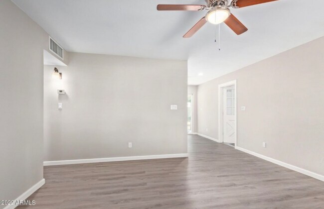 Foto del edificio - 2429 W Sunnyside Ave