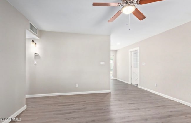 Photo - 2429 W Sunnyside Ave Apartment