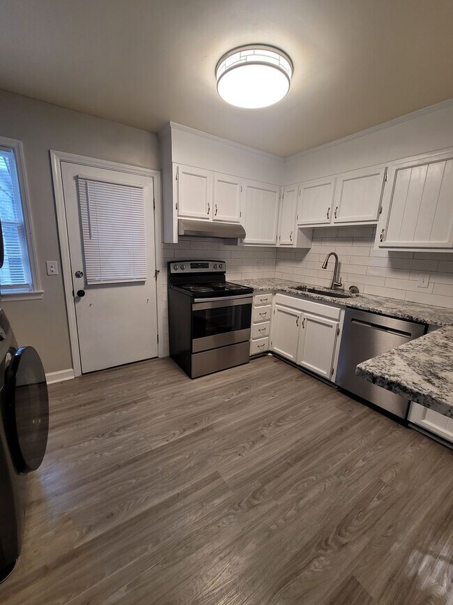 Foto del edificio - 825 Montclair Dr