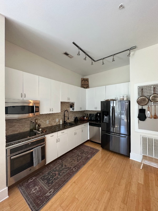 Building Photo - 2133 Southend Dr