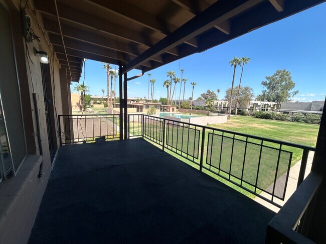 Foto del edificio - 2408 W Campbell Ave