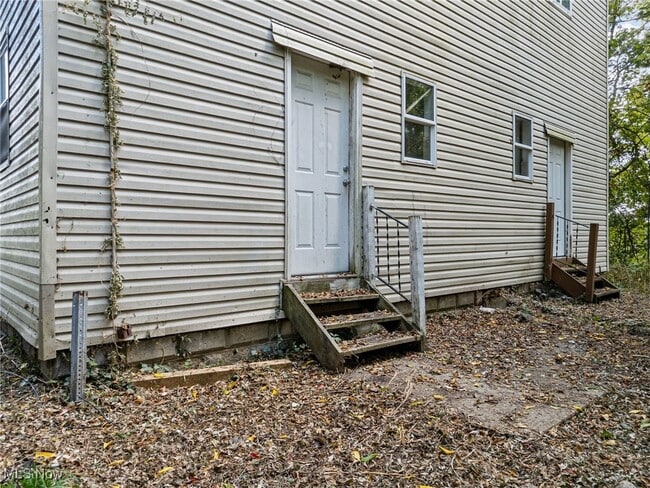 Building Photo - 740 Fern St