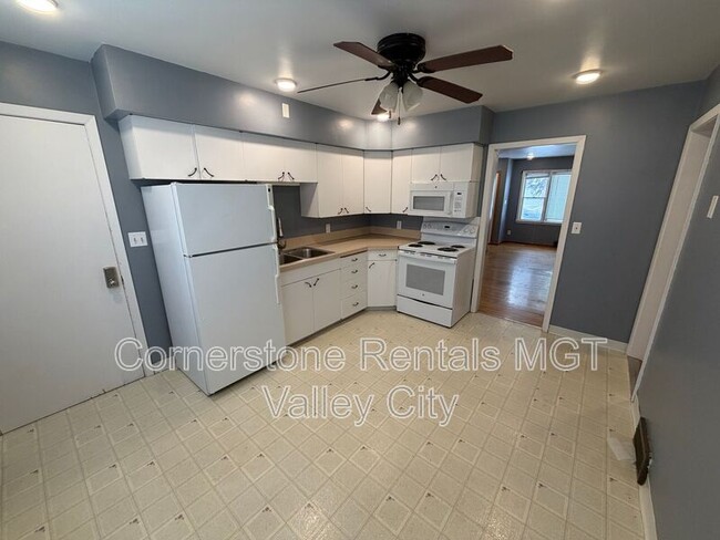 Building Photo - 615 10th Ave SW