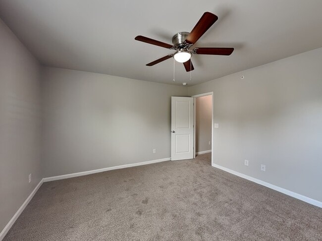 Building Photo - 1050 Wedgewood Ct NE