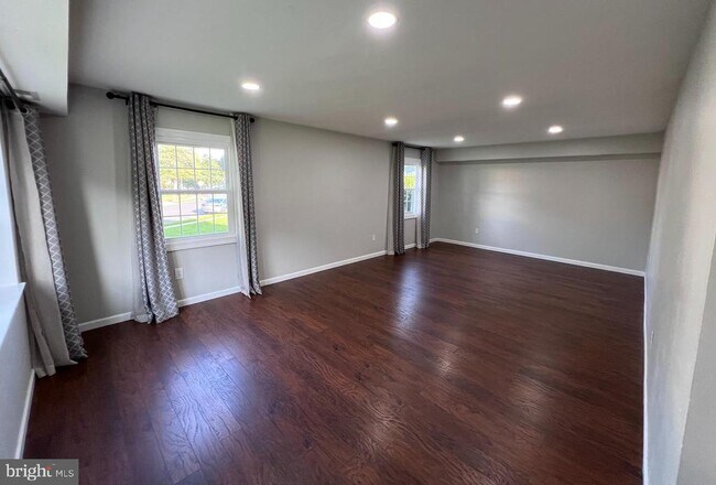 Foto del edificio - 8801 Strause Ct