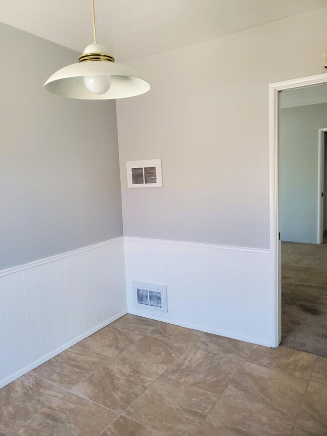 Kitchen nook - 2300 S Fremont Ave