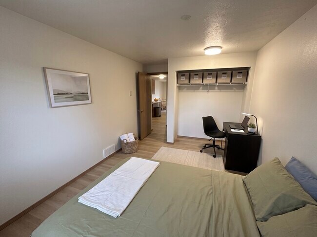Foto del edificio - 2120 NE 54th St