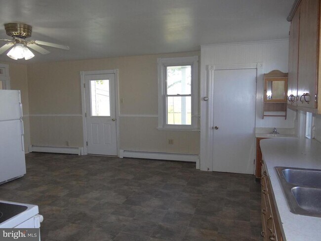 Building Photo - 210 Twin County Rd