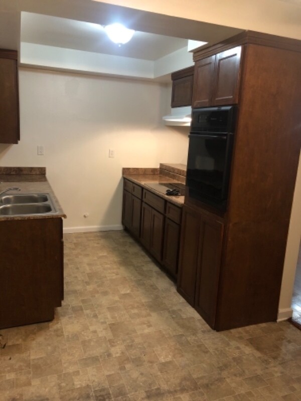 Foto del edificio - 8659 Chestnut Ave