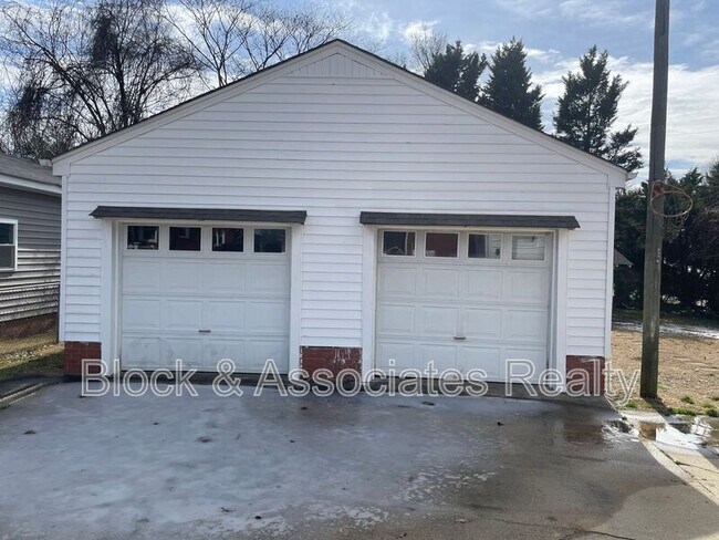 Foto del edificio - 200 Model Farm Rd