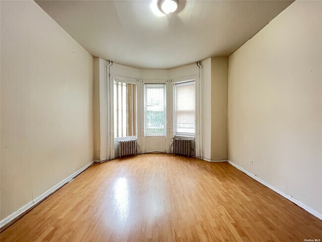 Building Photo - 373 Weirfield St
