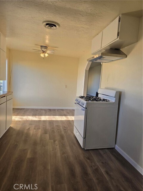 Foto del edificio - 24520 Clark Ave