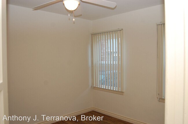 Building Photo - 1504 N Buena Vista St