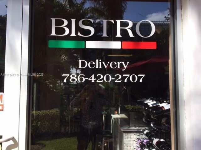 Foto del edificio - 680 NE 64th St