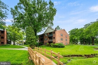 Building Photo - 288 Drummers Ln