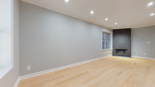 Foto del edificio - 1543 W George St