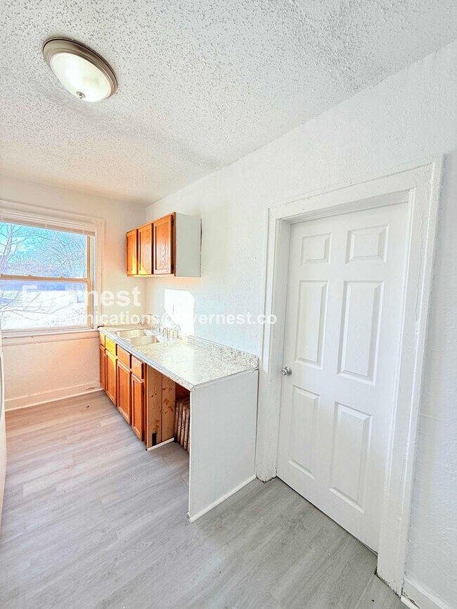 Foto del edificio - 13909 Hartwell St