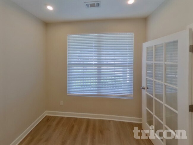 Foto del edificio - 323 Disley Way