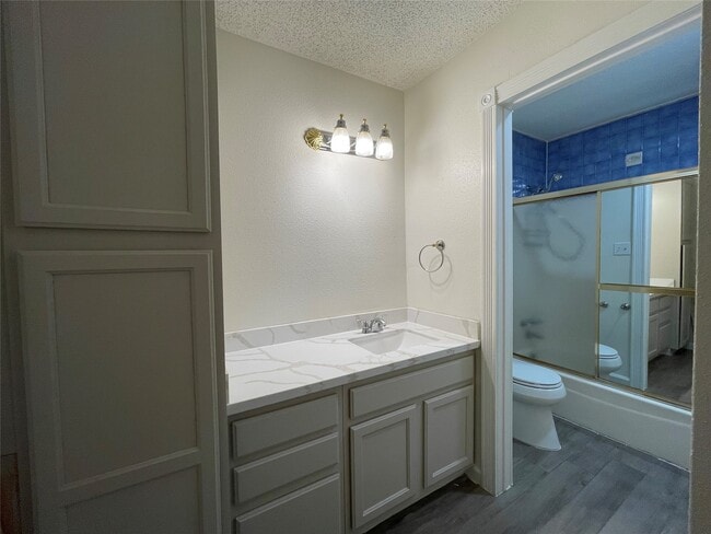 Foto del edificio - 12783 Leader St