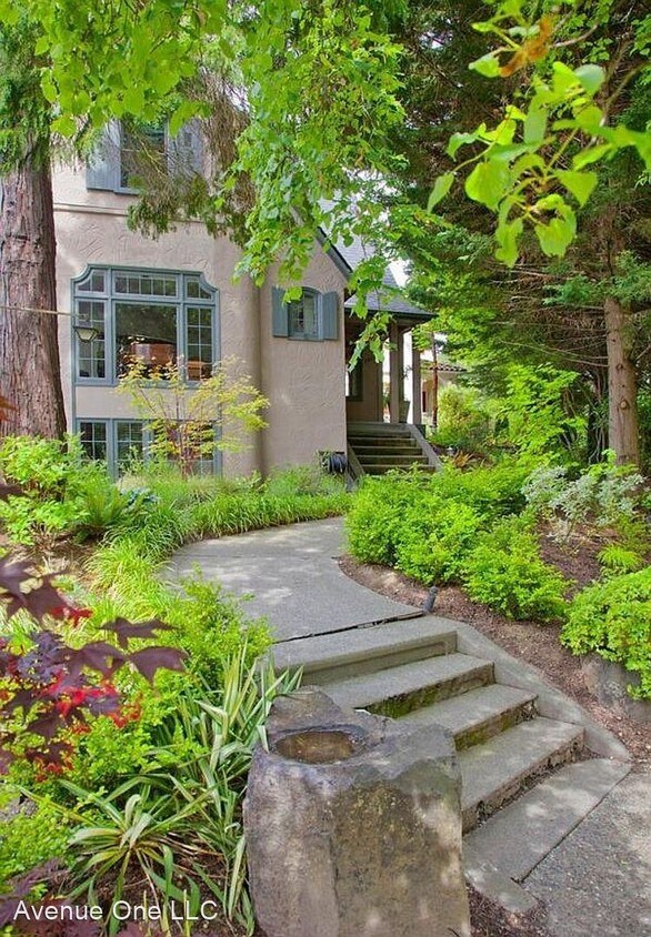 Foto principal - 2465 E Lake Washington Blvd