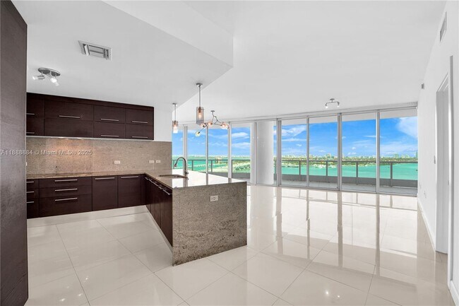 Foto del edificio - 900 Biscayne Blvd