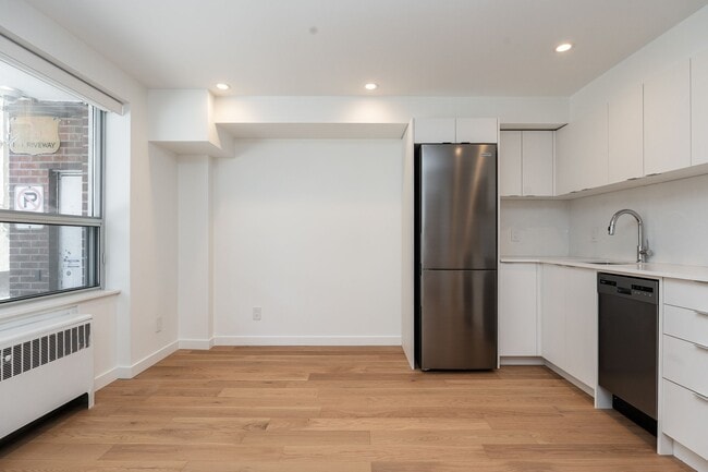 Building Photo - 99 Tyndall Ave