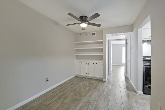 Building Photo - 4500 Sherwood Ln