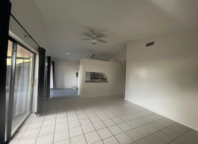 Foto del edificio - 10557 Parkcrest Dr