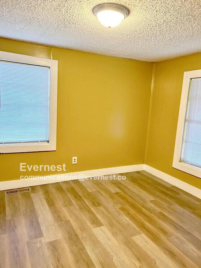 Building Photo - Cozy 3-Bedroom Home with Great Comforts / ...