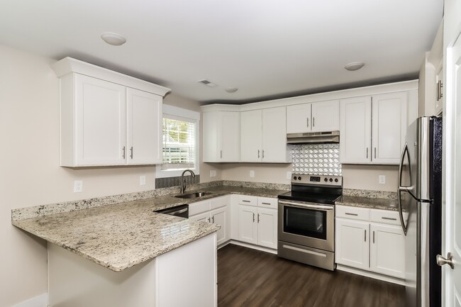 Building Photo - 1020 N Oakwood St